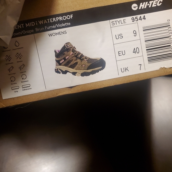 New hiking boots. Ladies size 9 - Picture 2 of 4